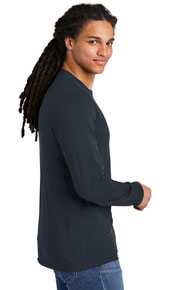 District® T-Shirt - Perfect Tri® Long Sleeve Tee DM132